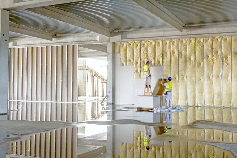 Coût réel d’isolation par m² : comparatif laine de verre, roche, minérale, cellulose, chanvre, coton et bois détaillé