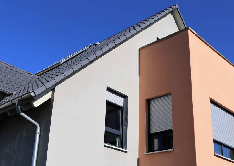 Prix au m2 d'un ravalement de façade avec demoussage et enduit de façade pour esthétique de la maison à Bordeaux Caudéran