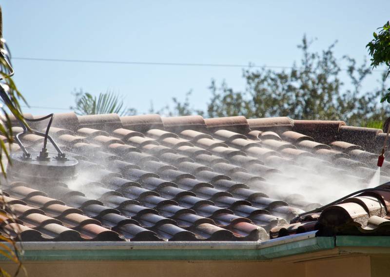 Devis gratuit pour prix nettoyage toiture 100m2 avec démoussage et traitement hydrofuge à Bordeaux le Bouscat